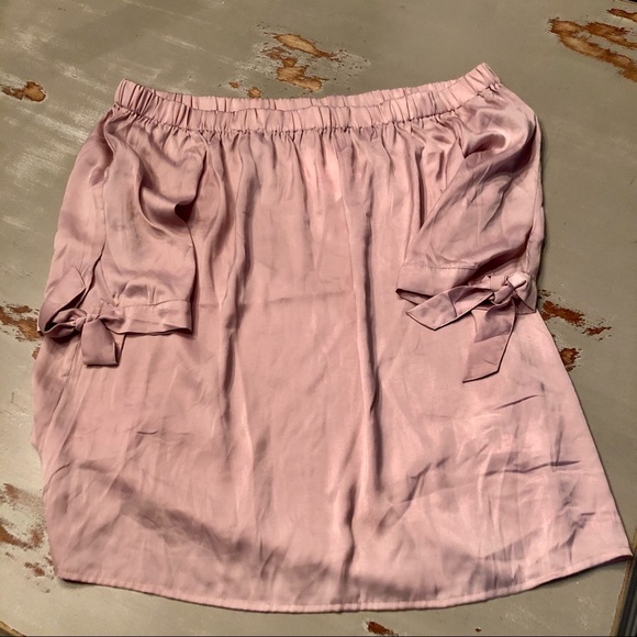 H&M Off The Shoulder Top - Picture 2 of 4